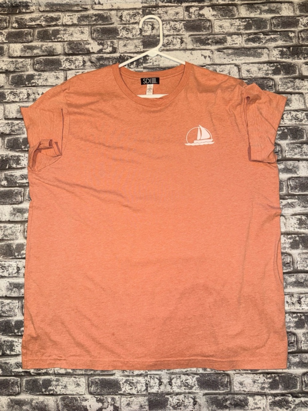 SDI Short-Sleeve Sailboat Logo Tee in Coral